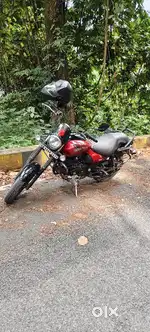 Bajaj Avenger 180 street