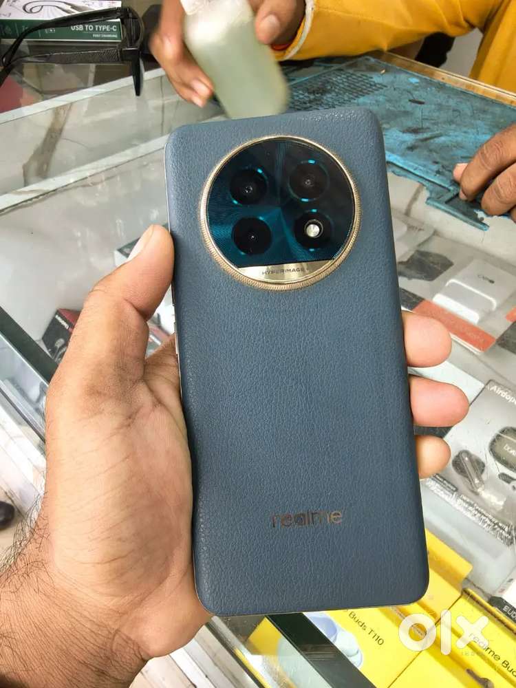Realme 13 pro 5G 8/256 Karvy display