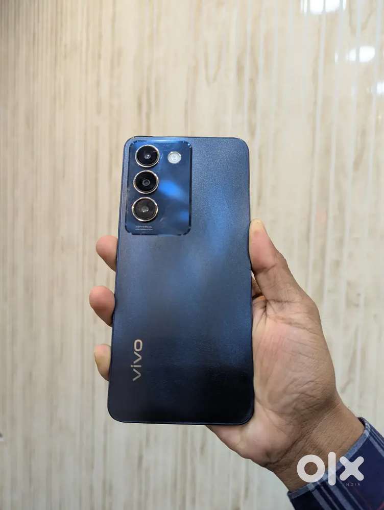 Vivo Y200e (8/128) – With Bill & Original Charger, Like New