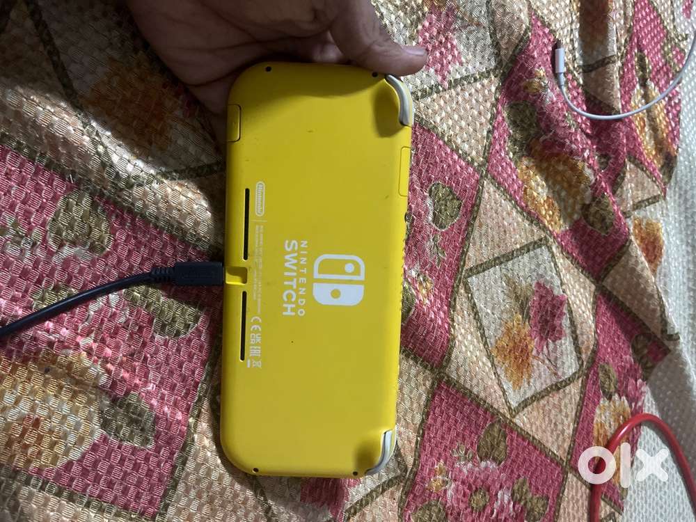 Good condition Nintendo switch lite yellow colour