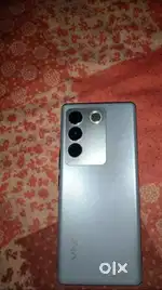 V27 8/128 No scratches no dents like new