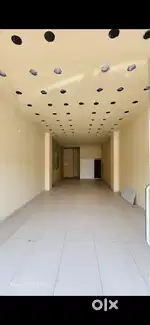 1150 show room on Rent for long lease. 14Feet Hight. Ready to moov.
