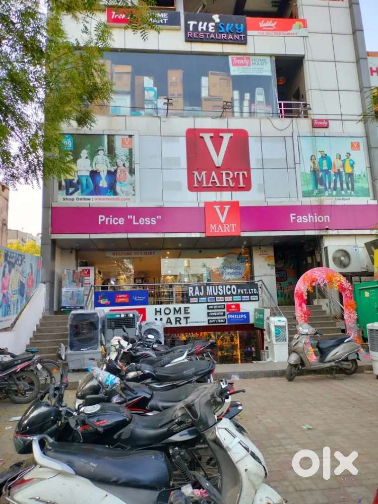 WE ARE HIRING IN V-MART STORE !!