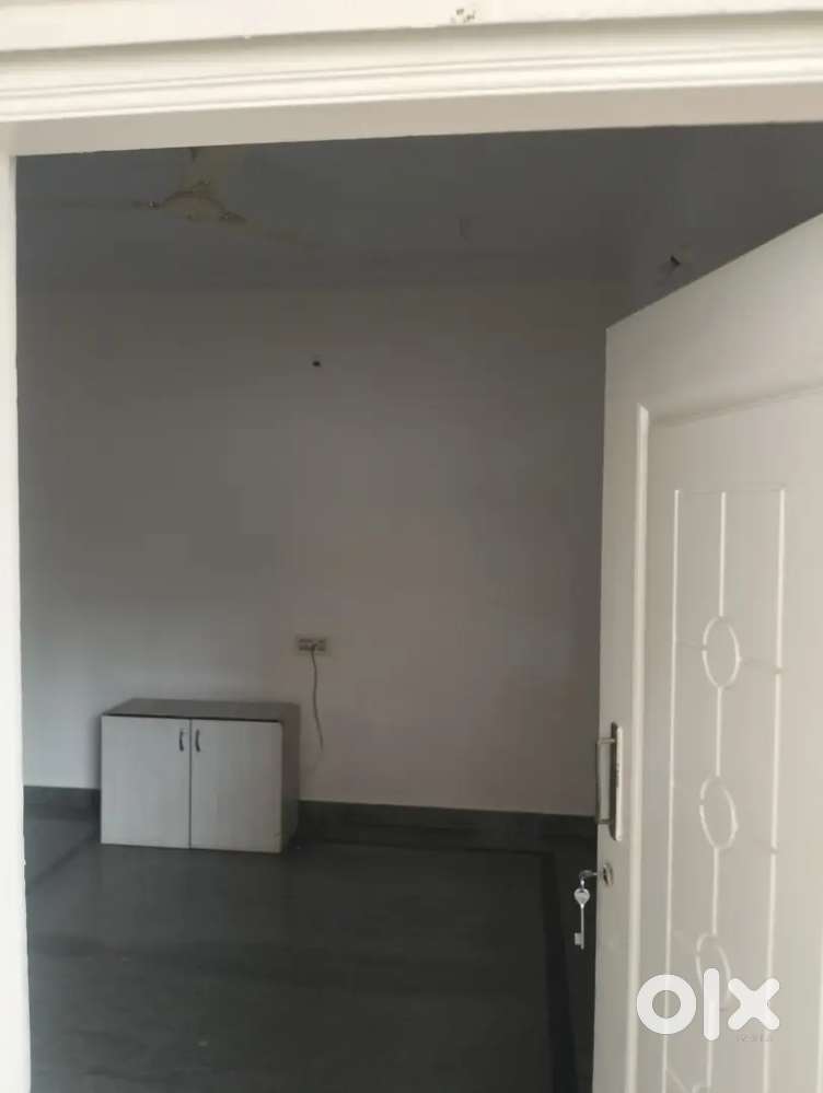 Beautifully maintained ground floor house to let