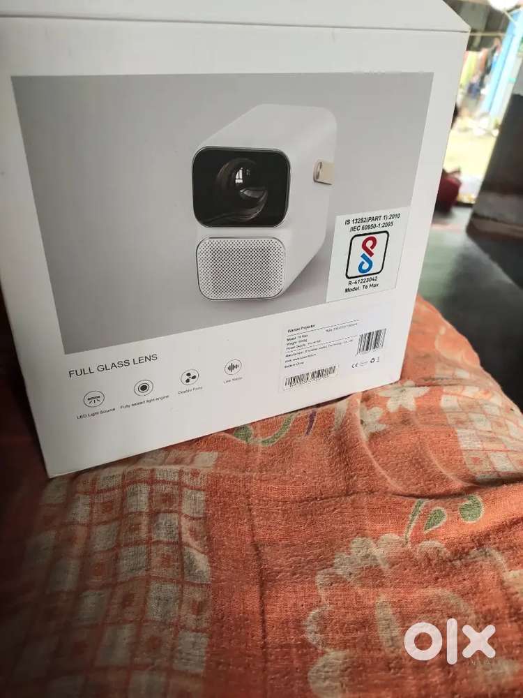 Smart Projector 4k saport  ..total new ..