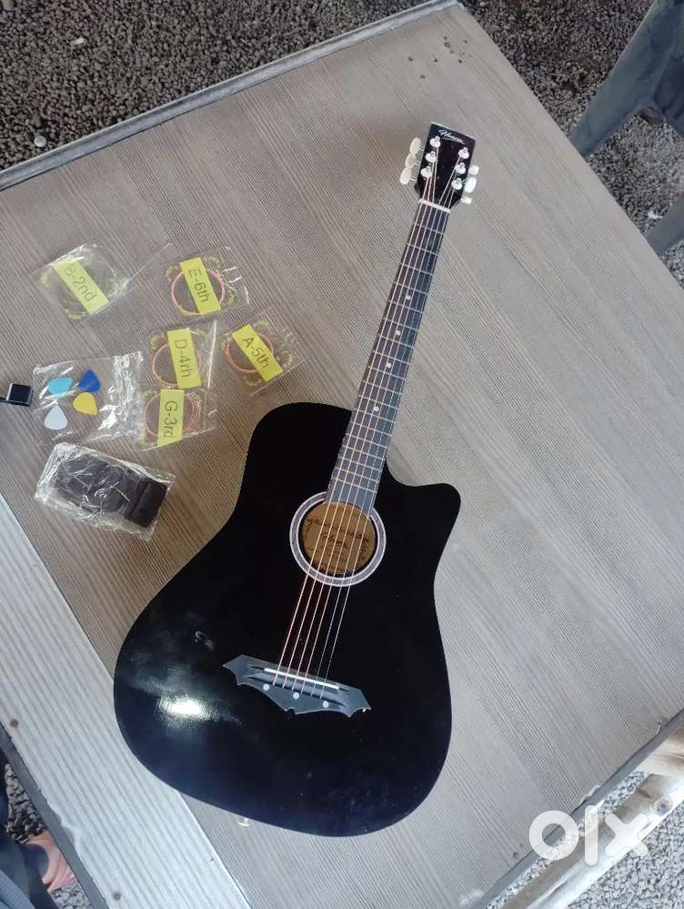Henrix guitar in excellent condition