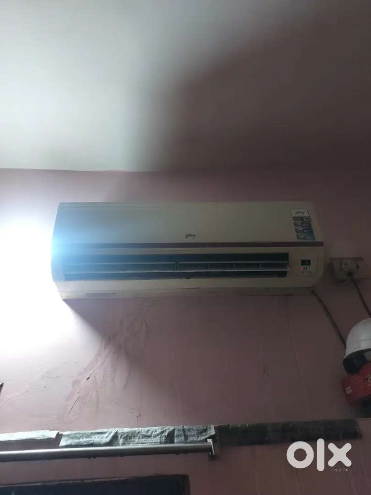 Godraj 1.5 tan ac है लगभग 5 साल पुराना है मगर रूम चिल्ड कर देता है