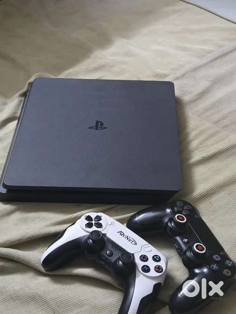 PS4 SILM CONSOLE WITH ORIGINAL JOYSTICK