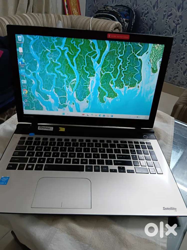 Toshiba settillite i5 laptop
