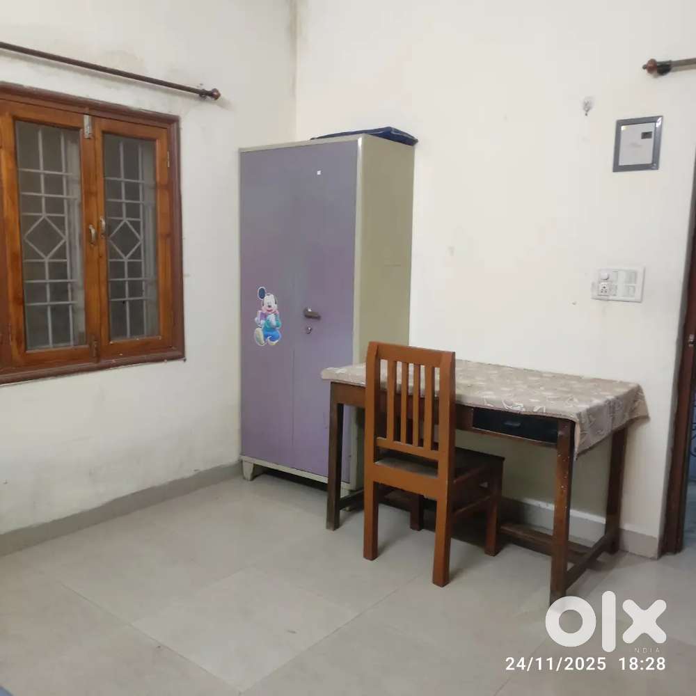 FURNISHED SINGLE ROOM ATECHED TOILET & KITCHEN PLATFORM AVAILABLE