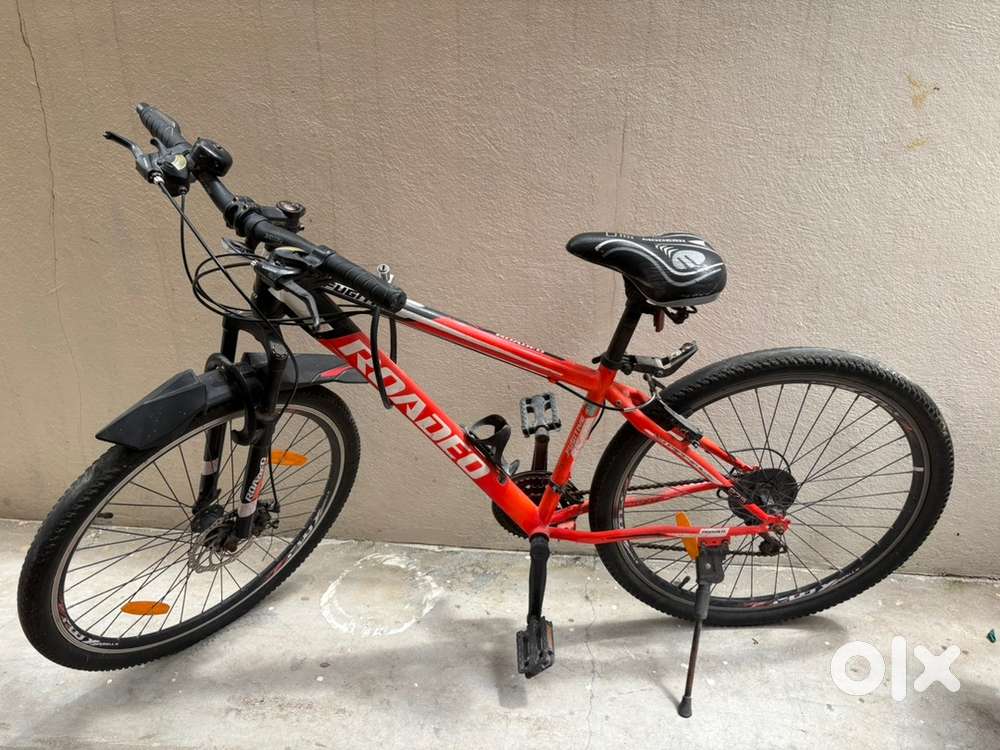 It includes multiple gears a 21-speed system and reliable disc brakes