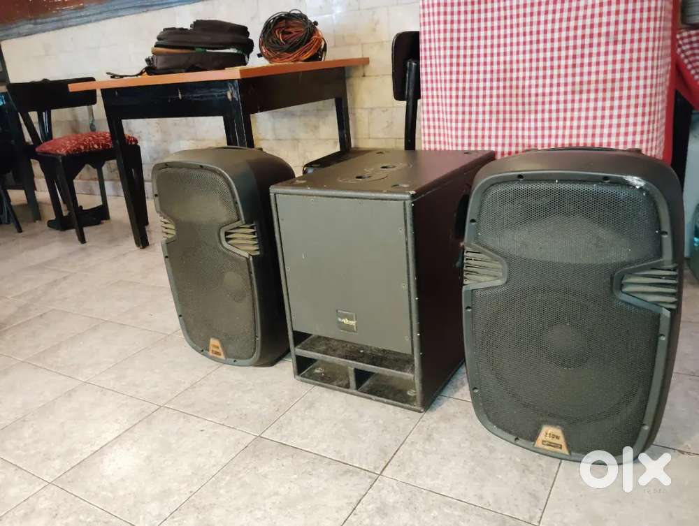 Studio master 12  active woofer & 2 protonaudio 12powered speakers