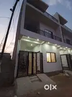 शिवपुरी हाइवे नामों होम के पास ओर झांसी एम्पायर सिटी के पास 2 मंजिल