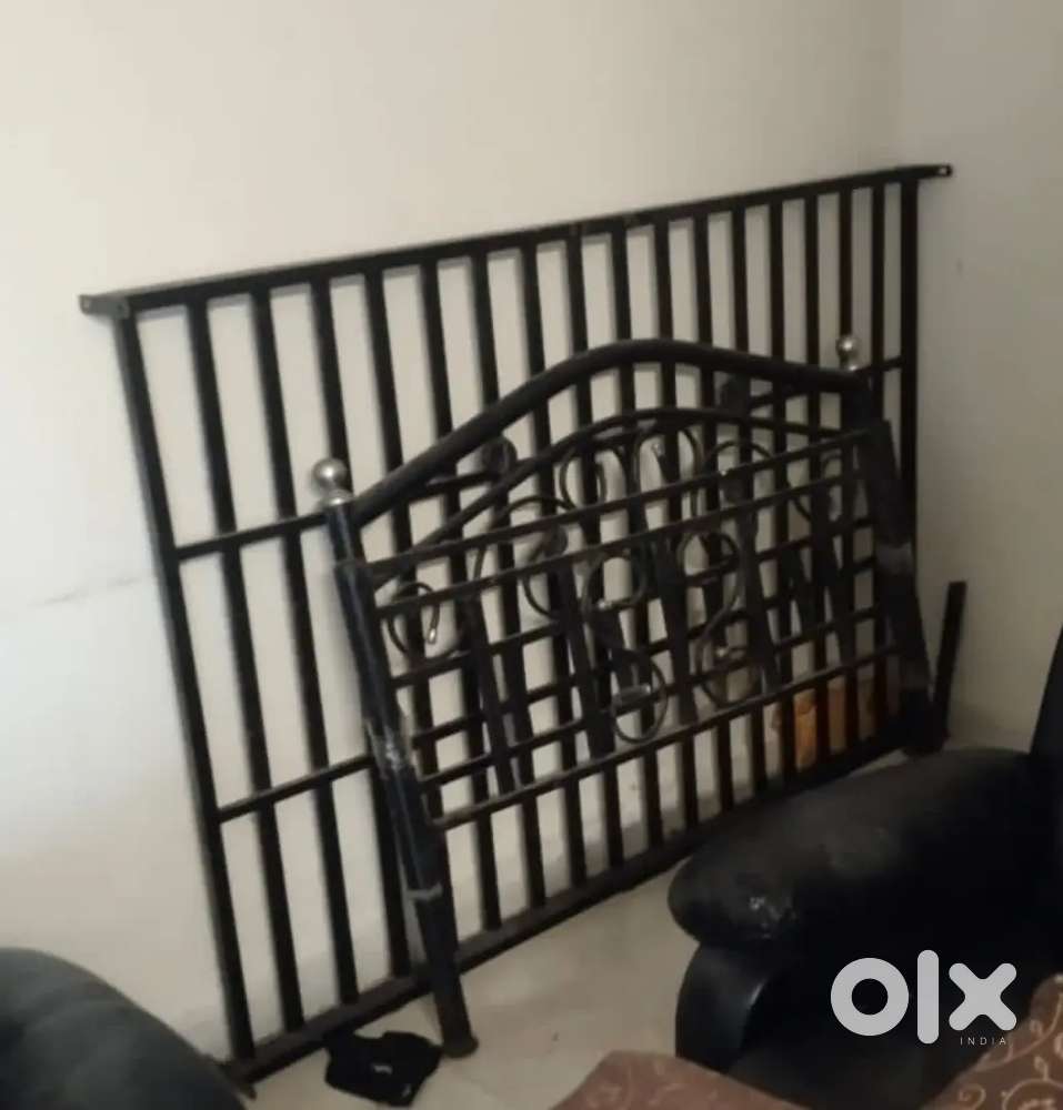 Sturdy Black Metal and Wood Single Bed Frame