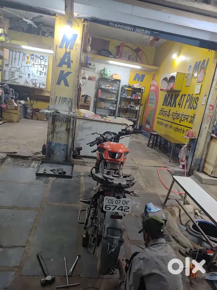 टू व्हीलर टू व्हीलर गैरेज में काम करने के लिए लड़का या लड़की की