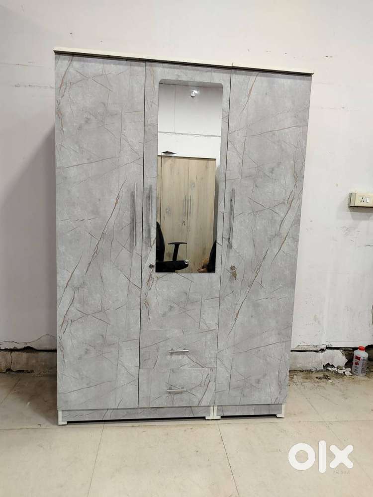 AMEZING 3 DOOR WARDROBE WITH MIRROR DIRECT FROM FACTORY  FOR SELL