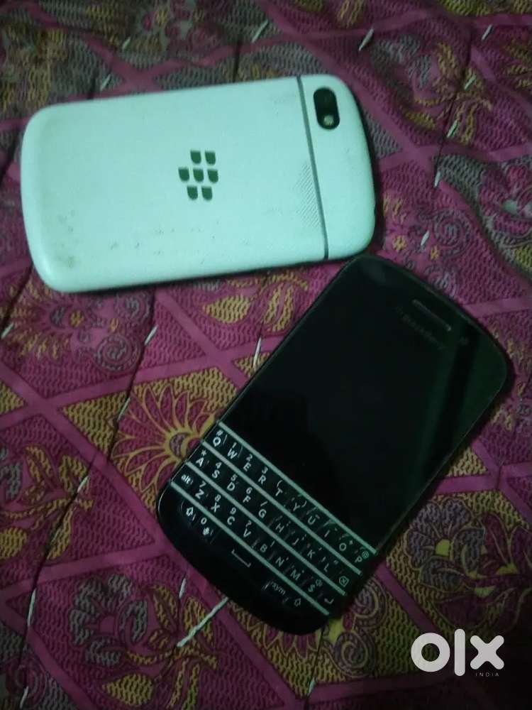 BlackBerry q10. $4500