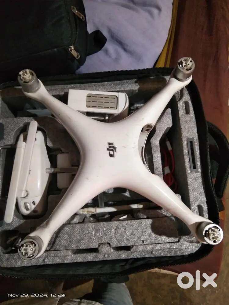 DJI PHANTOM 4
