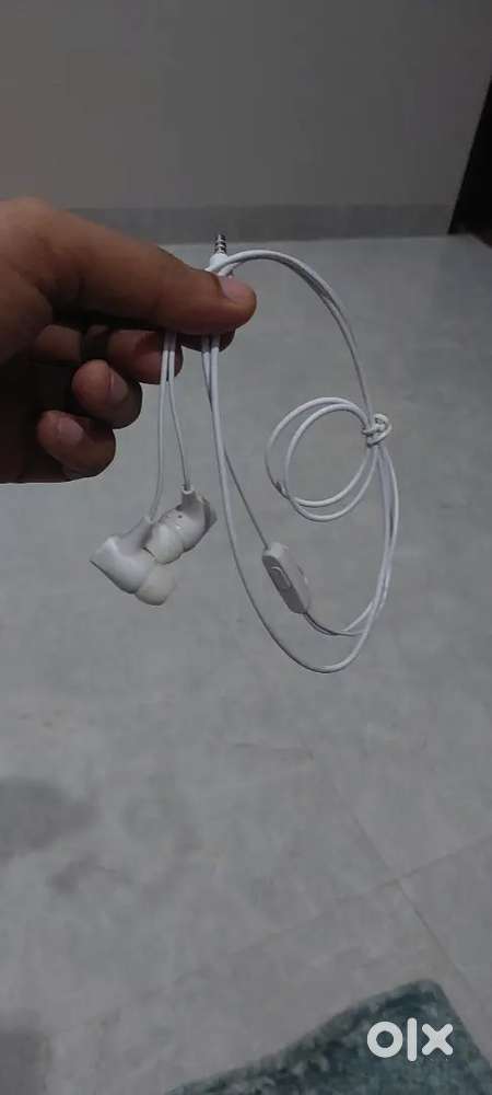 Earphone brand new