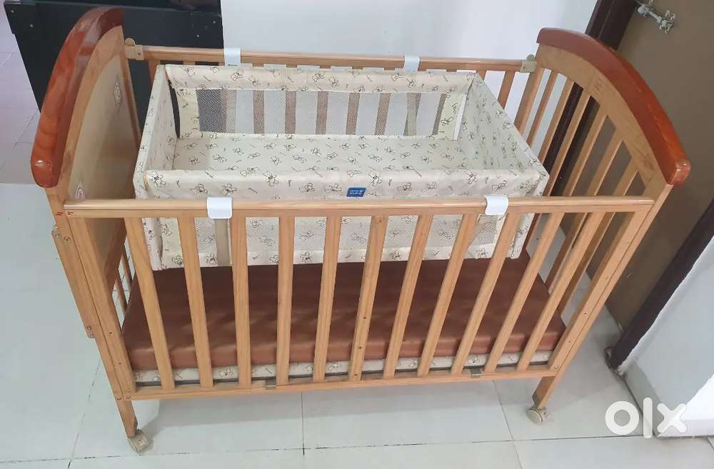 MeeMee Premium Wooden Baby Cradle with Mattress & Bumper Combo
