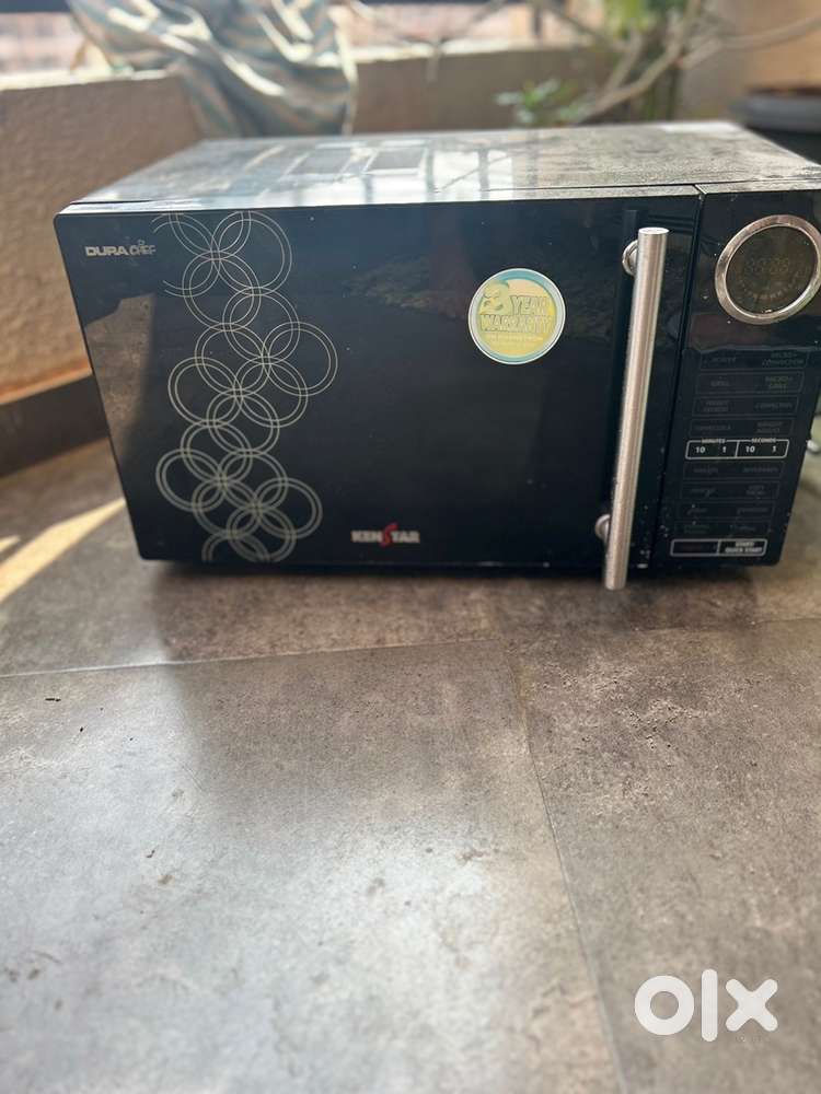 Microwave in working condition.