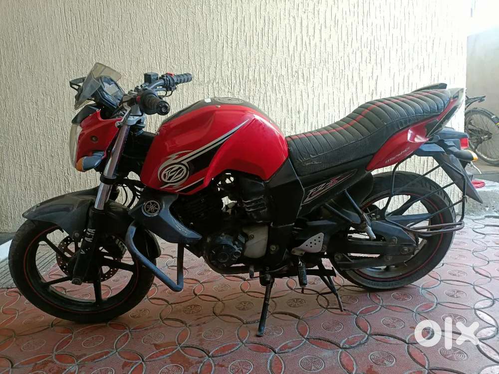 YAMAHA FZS