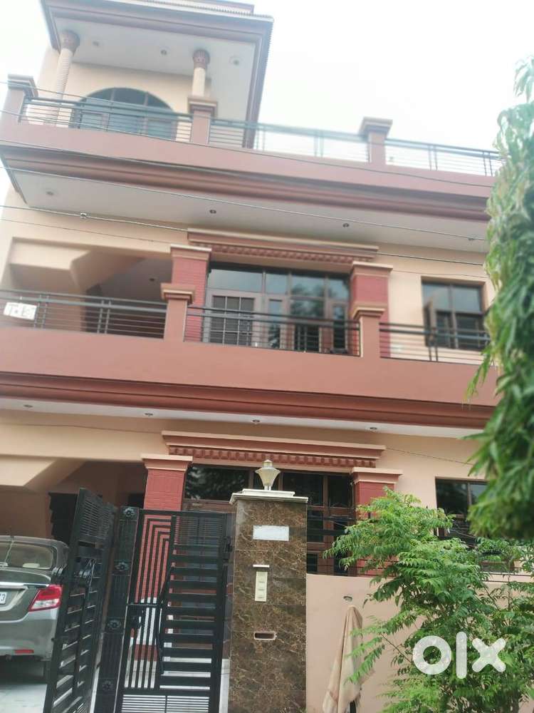2 BHK Semi-Furnished House for Rent Sec125 New Sunny Enclave