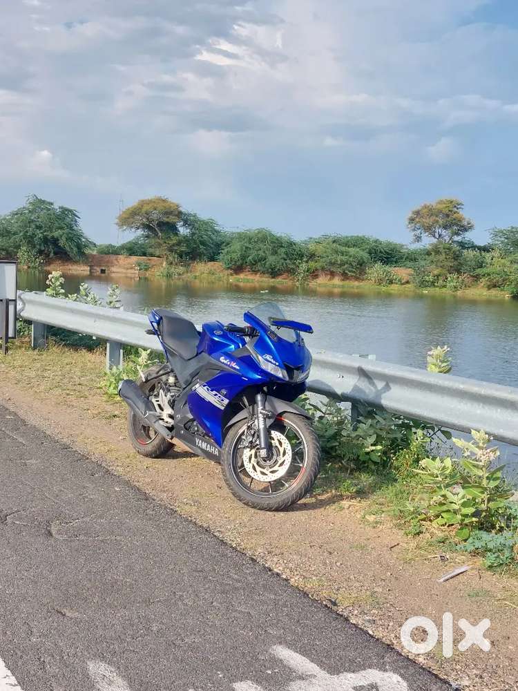 YAMAHA R15 V3