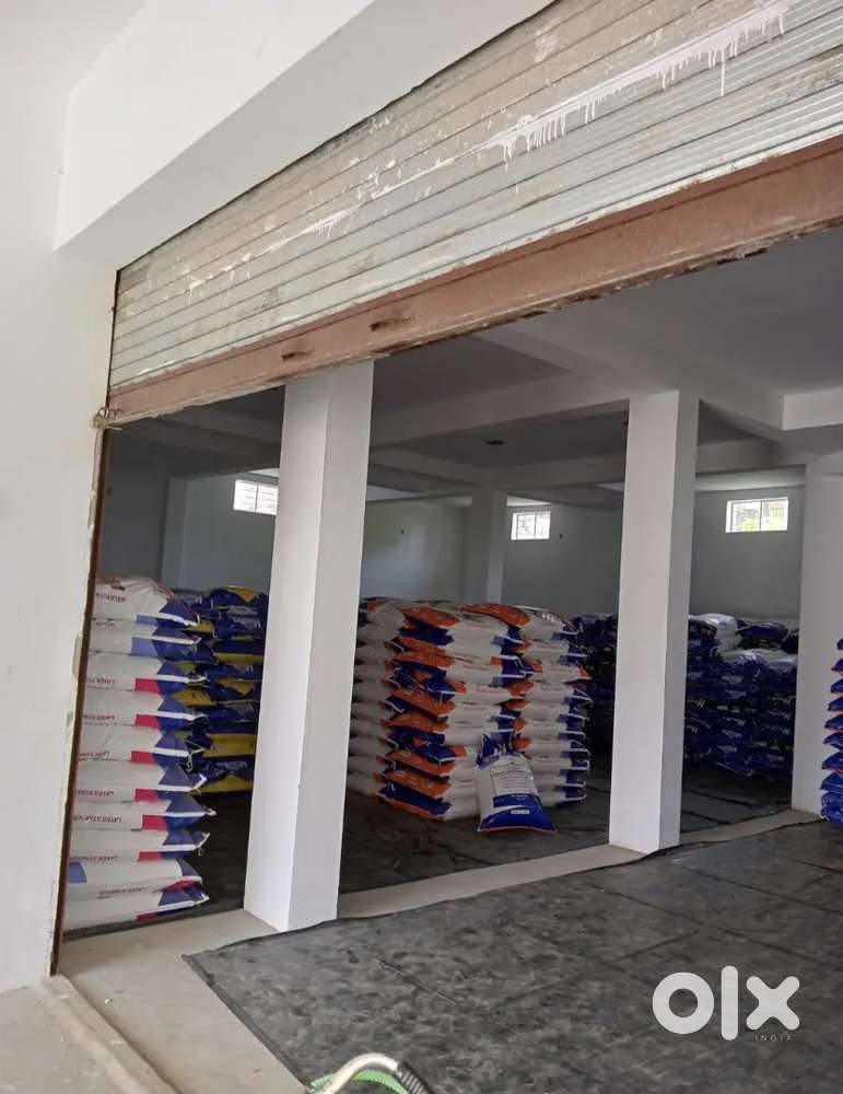 Godown available 2200 sqft on rent
