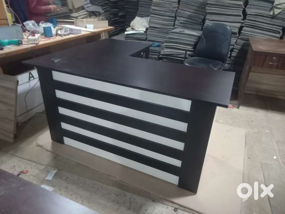 Elegant L-Shape Table – Space-Saving & Functional!