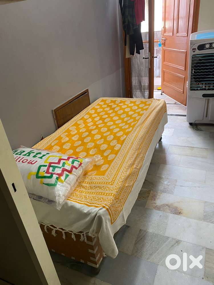 Boys pg available in satya niketan south campus