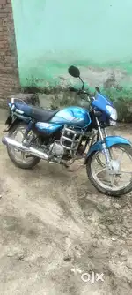 Hero Honda HF Deluxe chamcham aati Hui bike