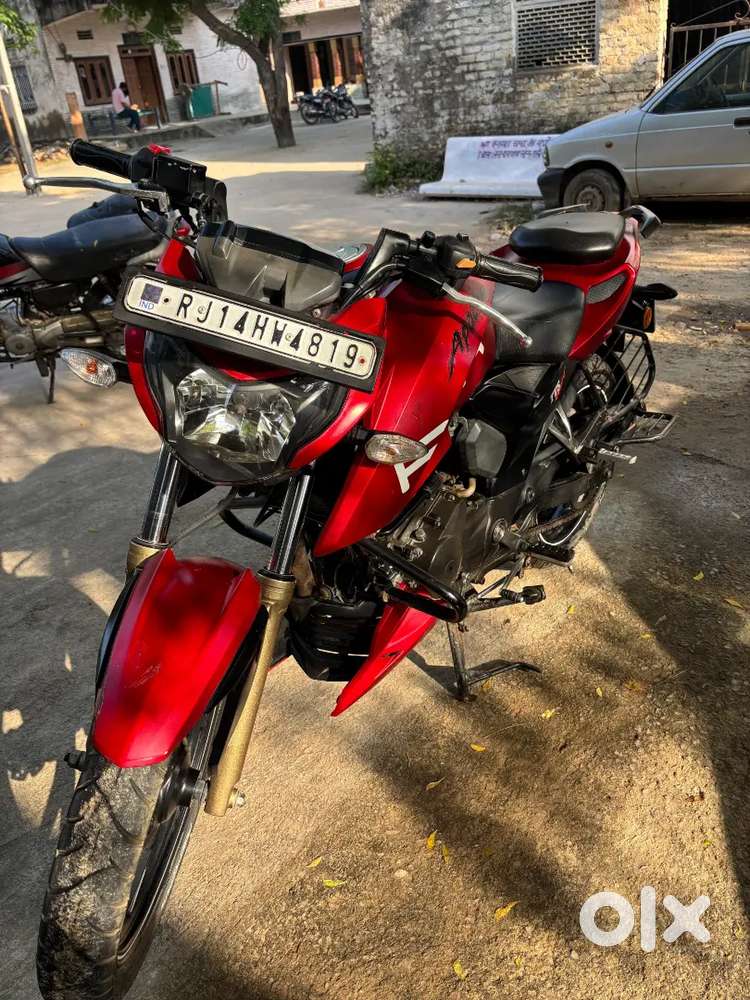 TVS apache 4v