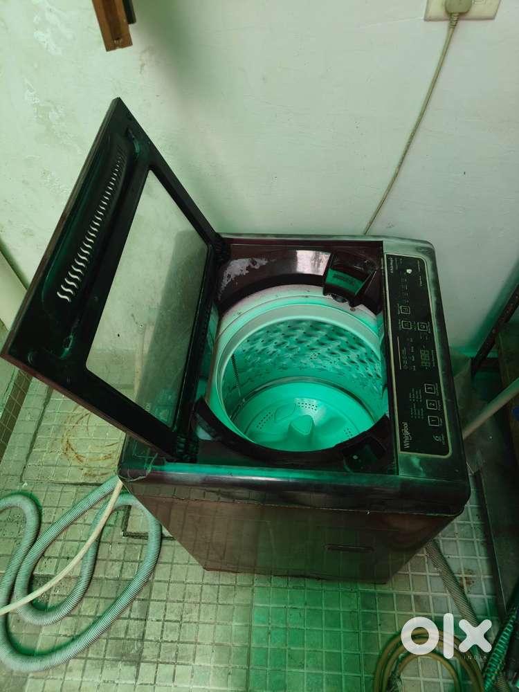 Whirlpool Classic 6.5kg top load fully automatic washing machine.
