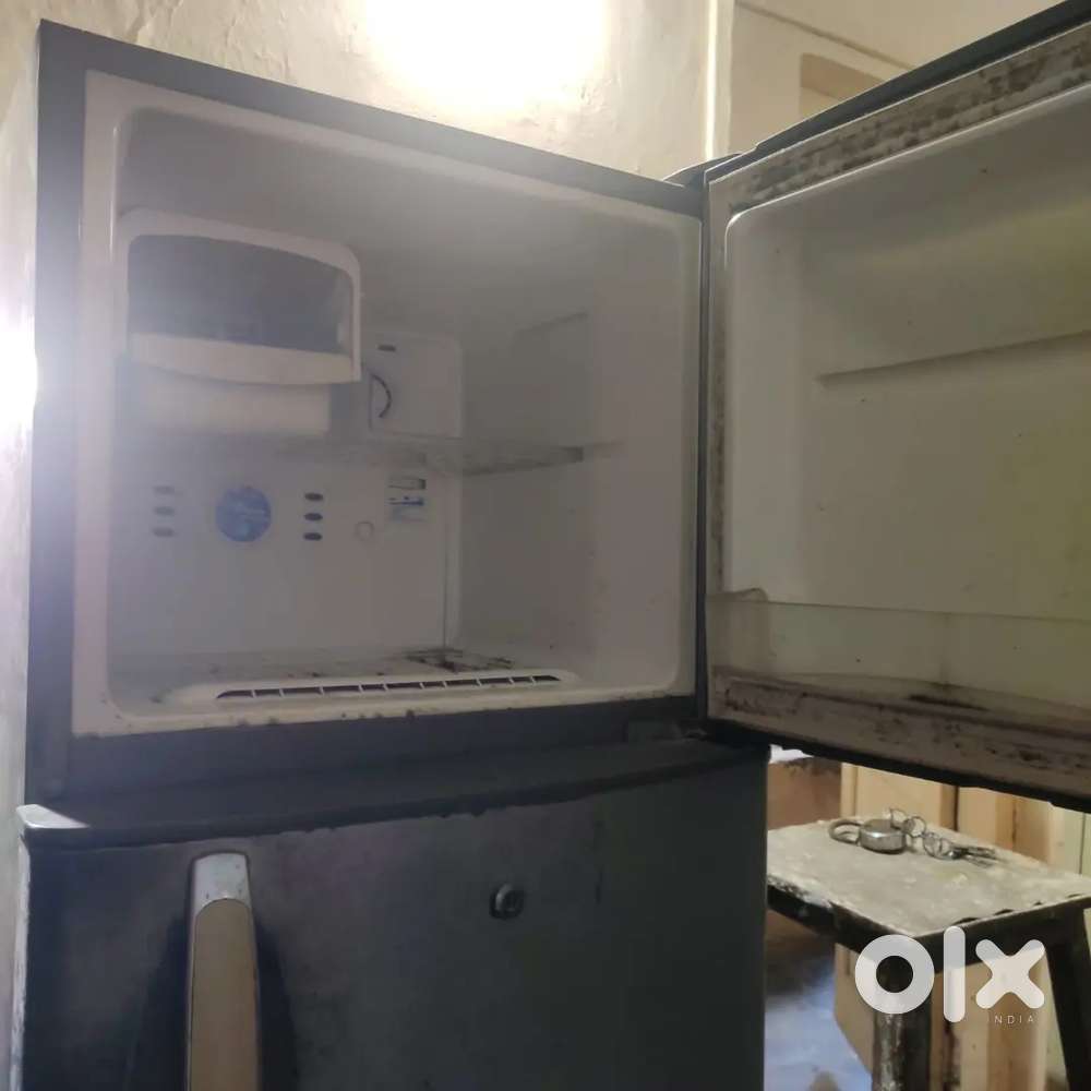230 / lg refrigerator good condition