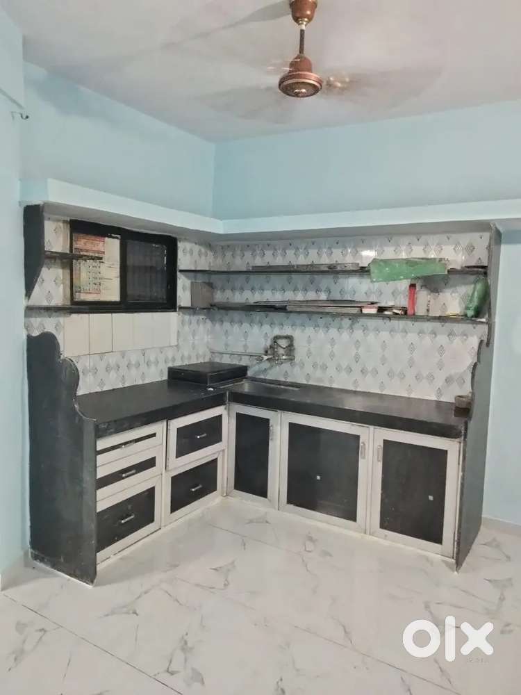 INDEPENDENT FLOOR 2 BHK HOUSE  NEW COLOUR WESTERN TOILET