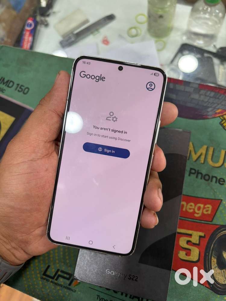 Galaxy S22 256gb white color.