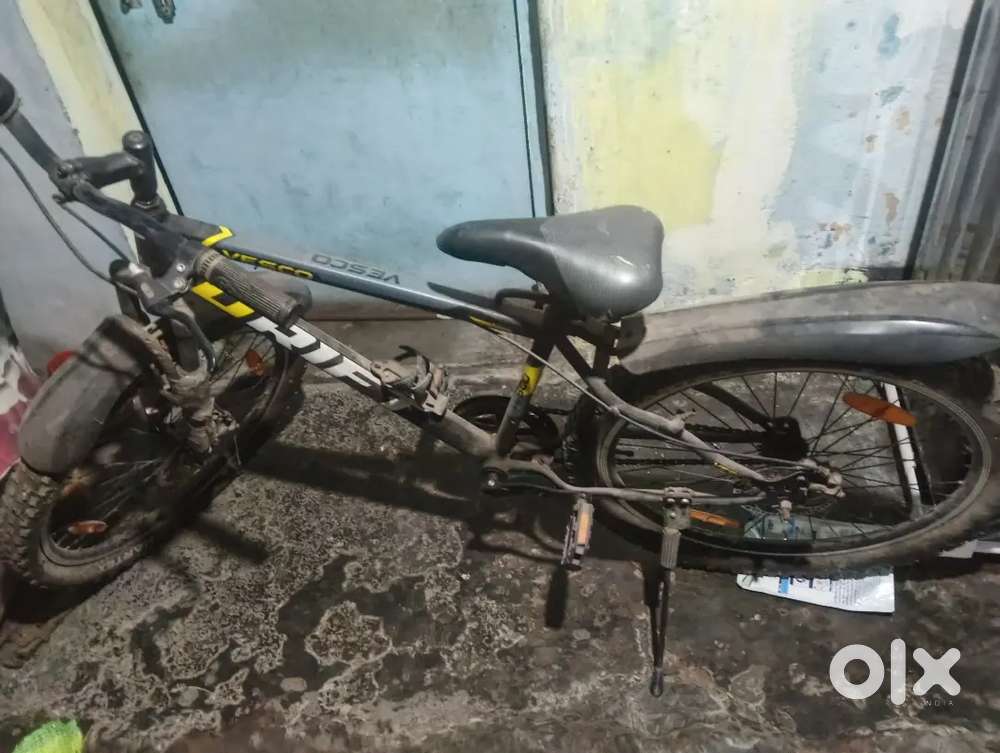 Cycle with bottle holder in good condition