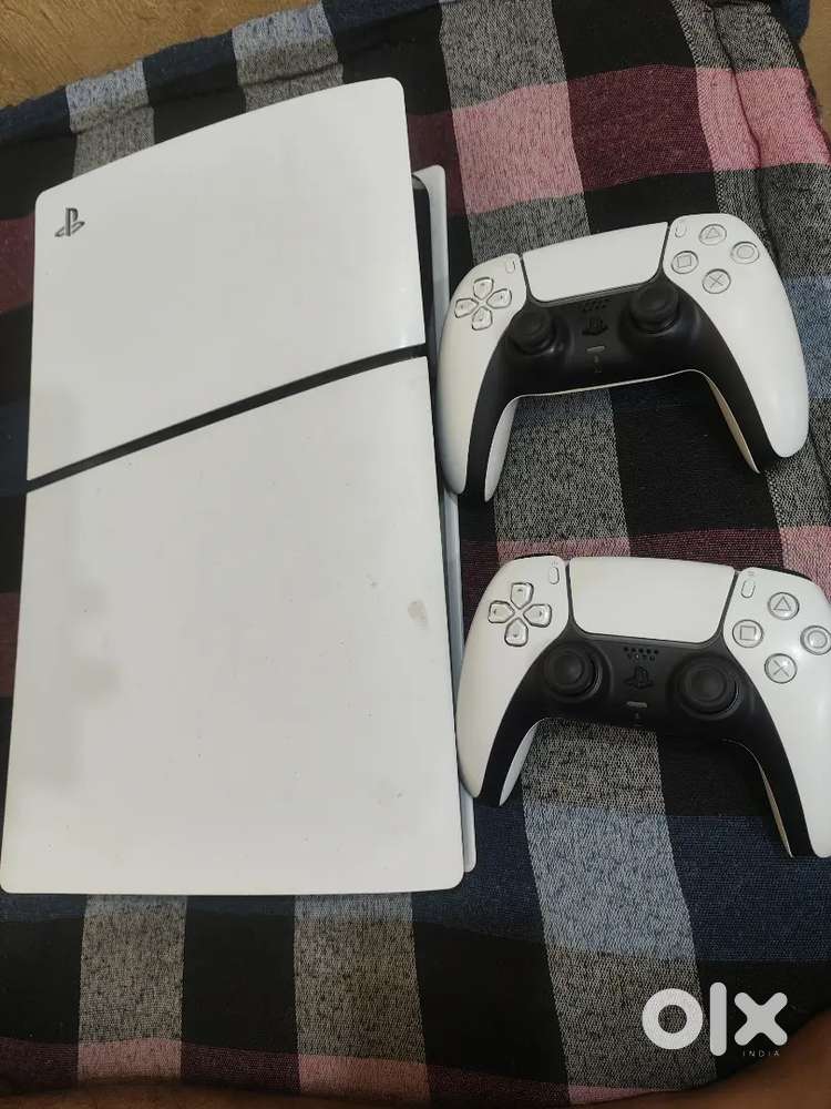 Ps5 Slim digital with 1 extra controller new condition