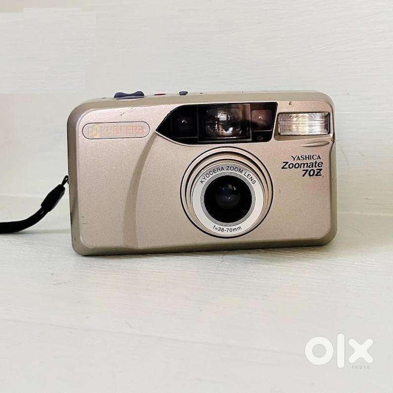 Yashica Zoomate 70Z, a compact 35mm film camera.