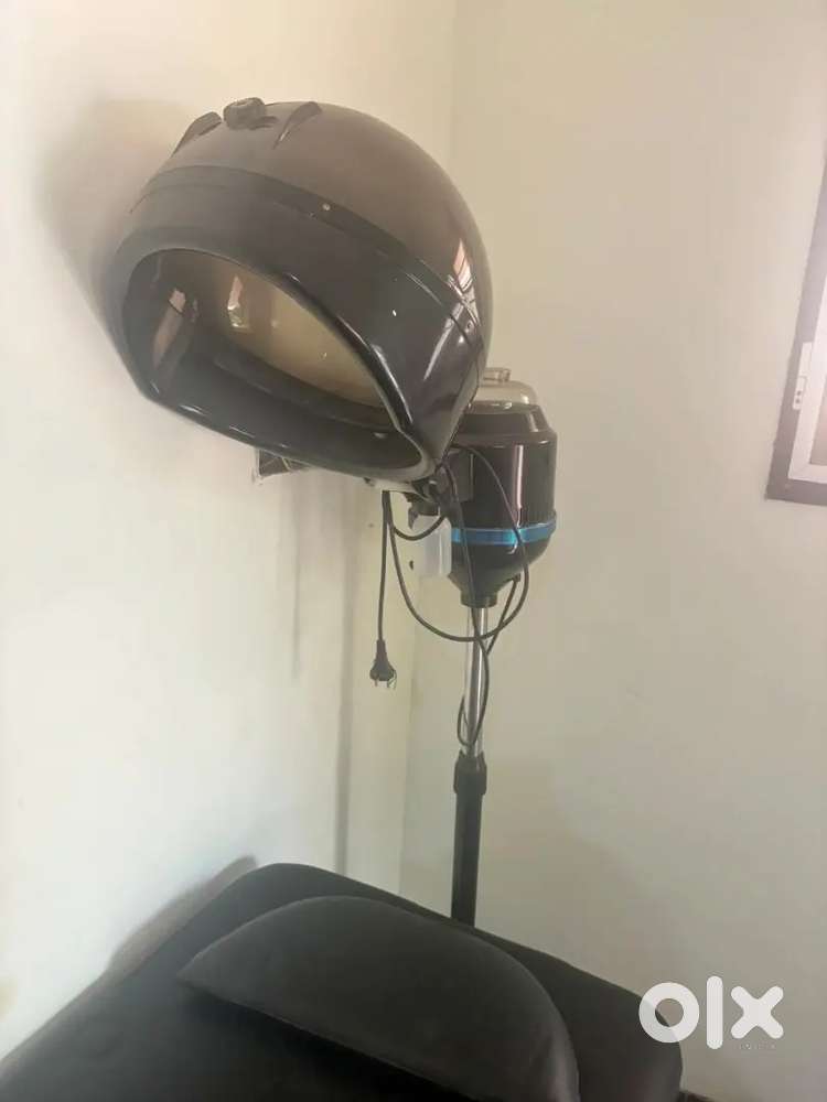 PARLOUR 4 PRODUCTS FOR SALE@45,000,chair, pedicure tub, facial steamer