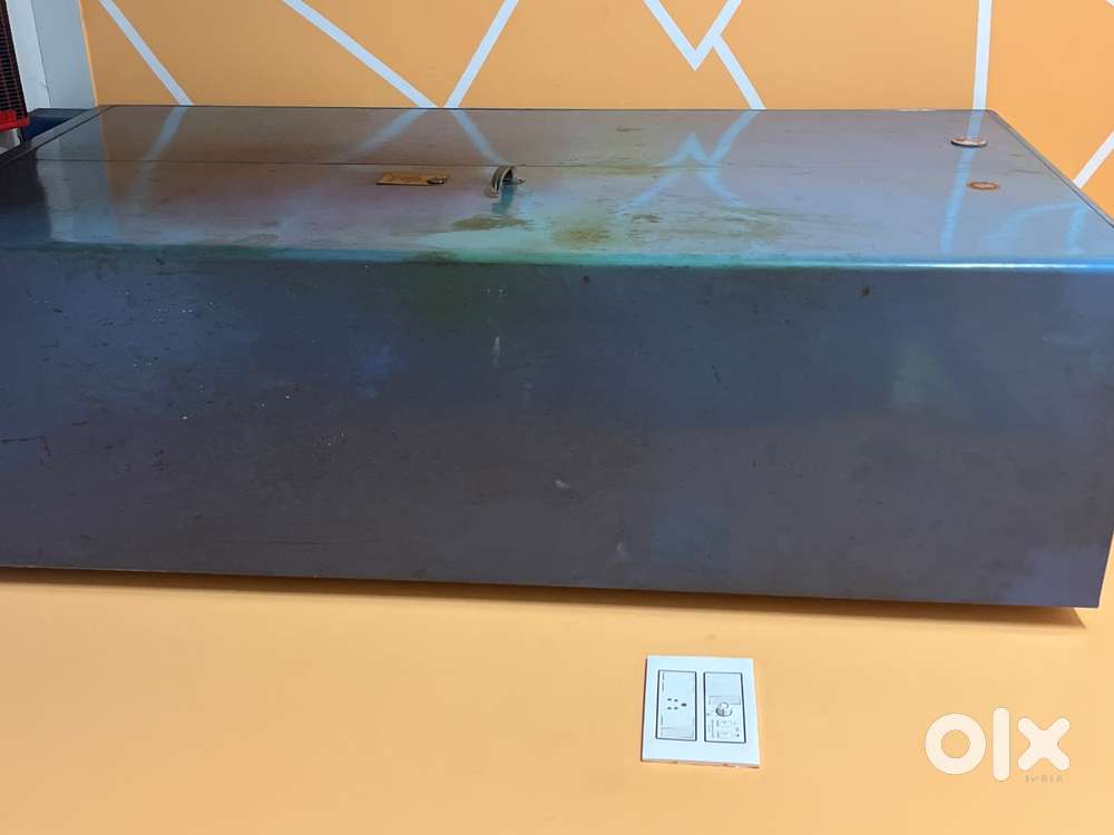 Almirah selling rs 3000/-