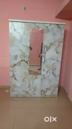 BRAND NEW MODEL 3 DOOR WARDROBE