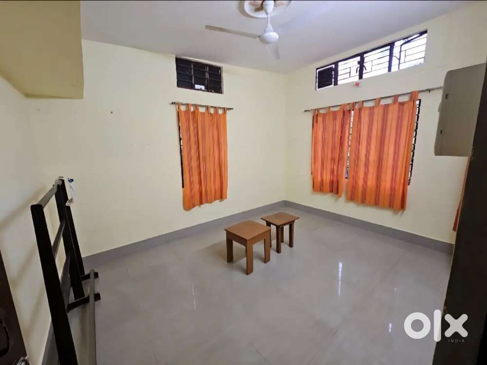 1 BHK  Clean Posh Locality  24x7 Water  Well-Connected