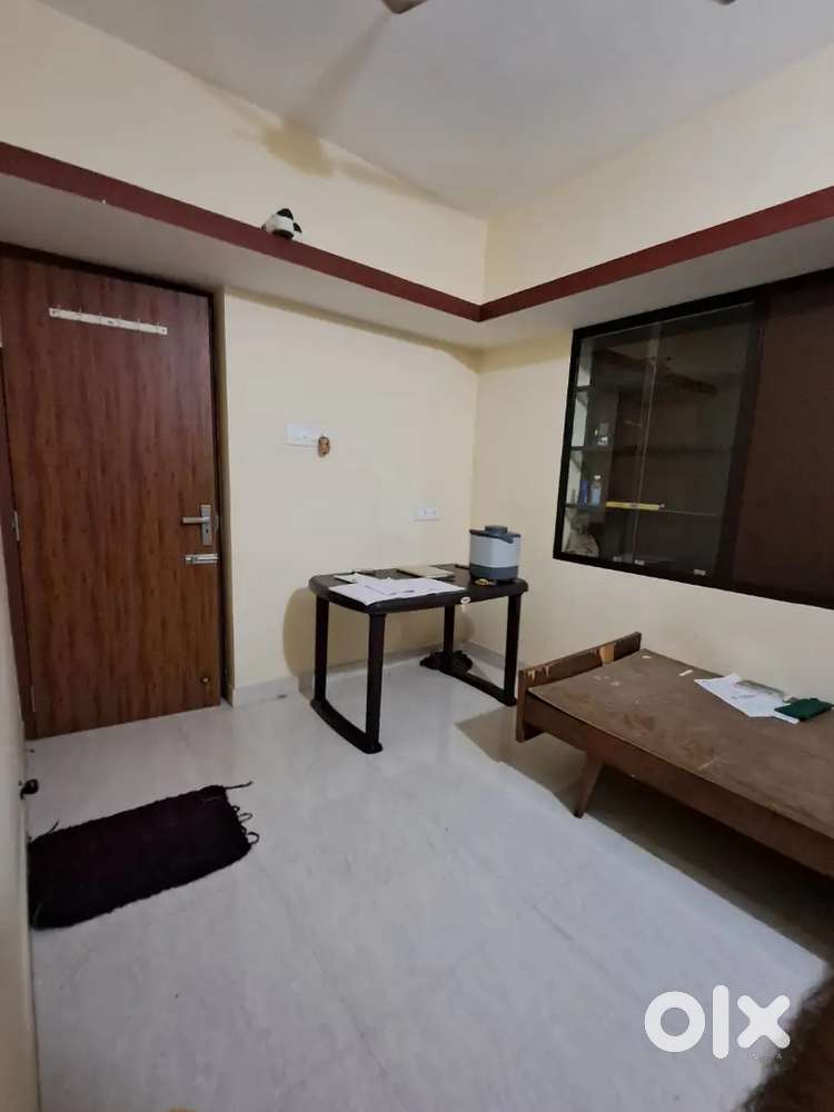 SINGLE BACHELOR OFFICE WORKING ROOM FOR ONLY