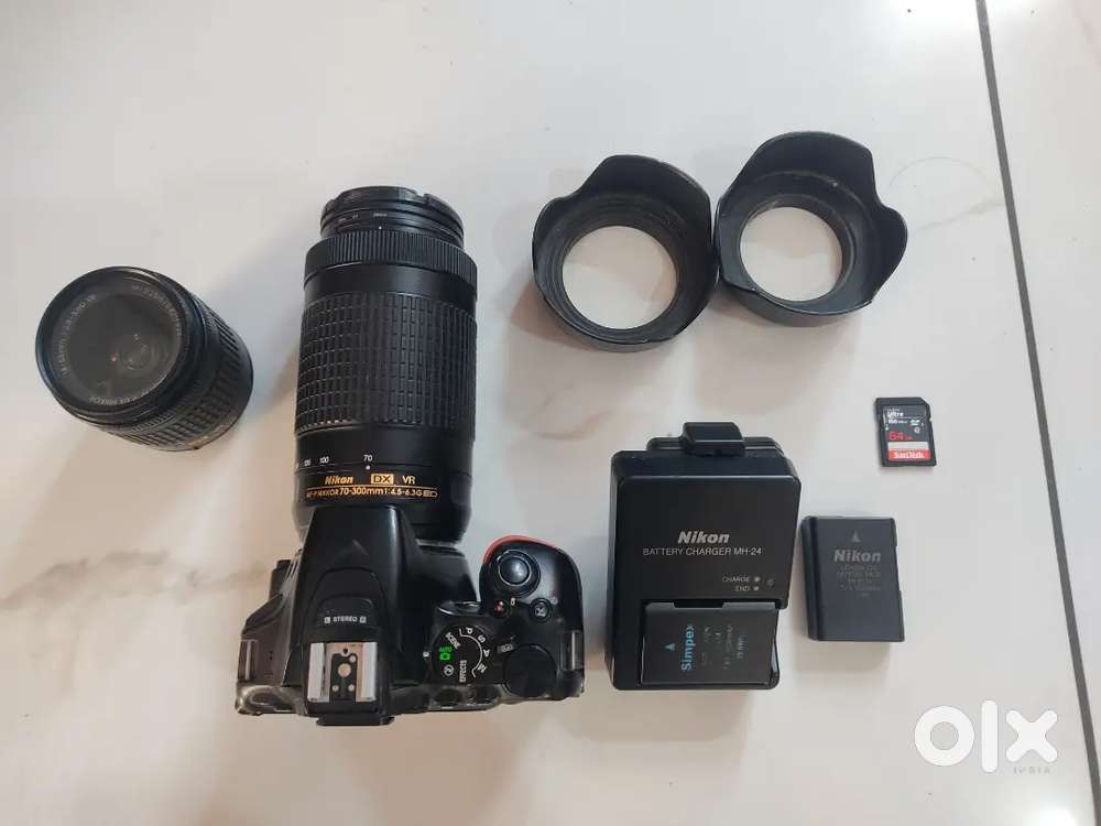 Nikon D5600 DSLR Full Bundle  70-300mm Zoom Lens  Excellent Condition