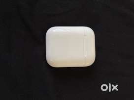 Apple AirPods(2nd gen) With charging case. Right AirPod is lost