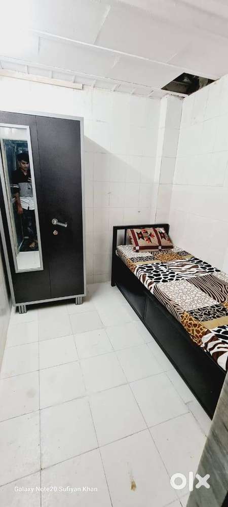 pg for boys without brokerage in Thane near by railway station