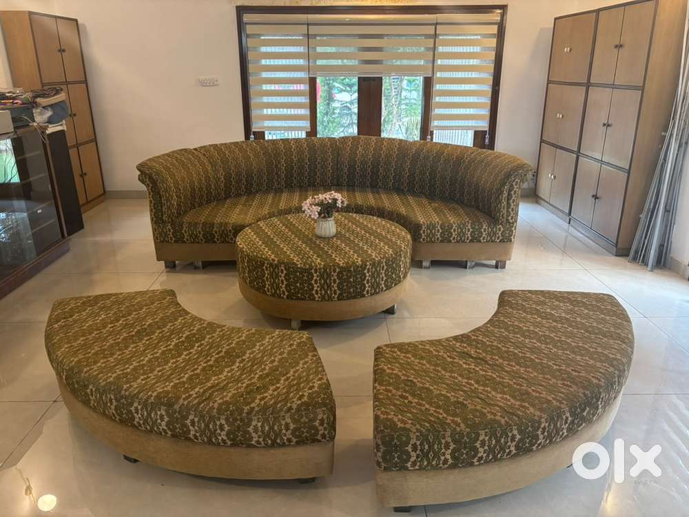 8 seater sofa with center table