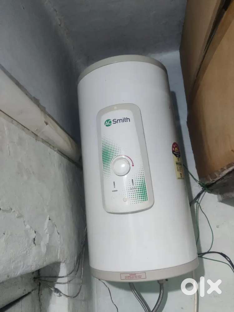 AO SMITH GEYSER 25 Liter selling due to relocation